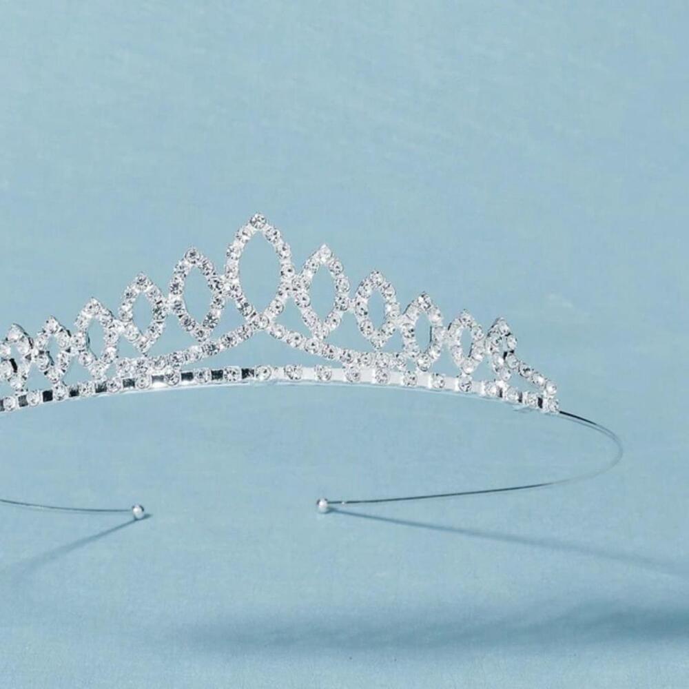 Princess Style Rhinestone Crown In Silver - Picture 5 of 6
